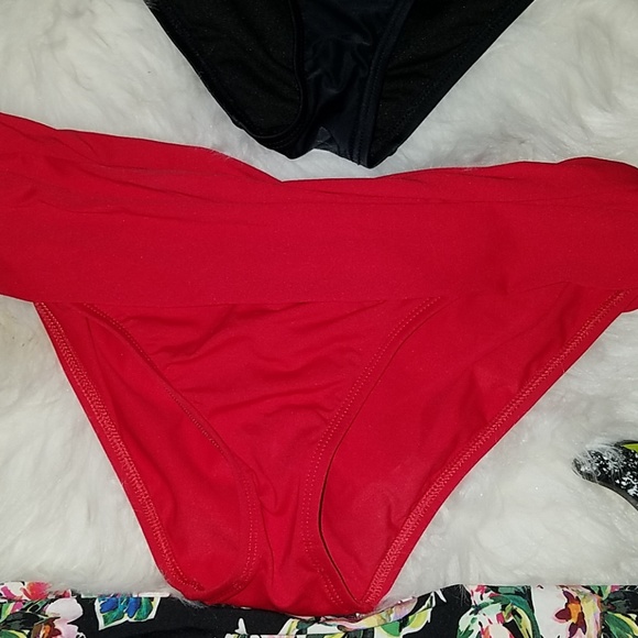 Bikinis - Picture 3 of 4